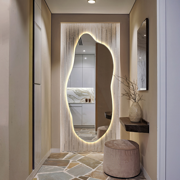 Spegel LED belysning organisk form unikalt 35x80 cm