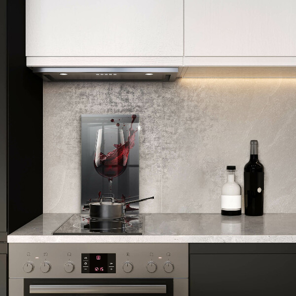 Skärbräda i glas Rött vin i ett glas