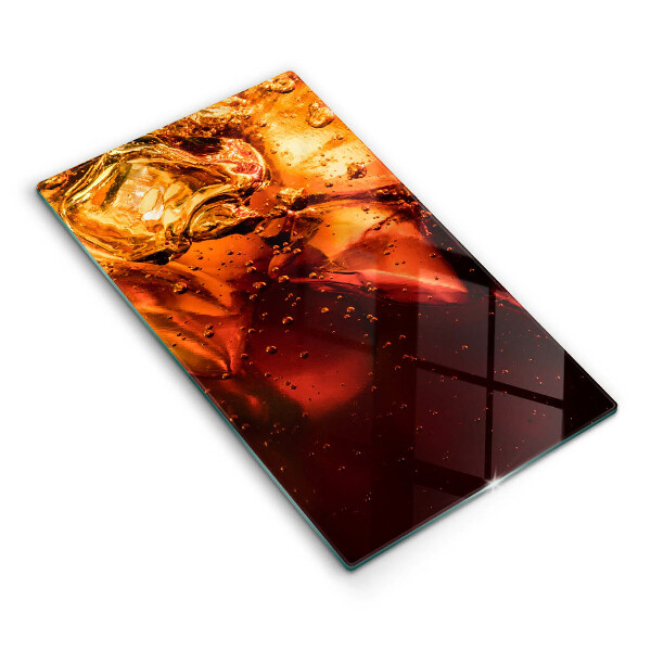 Skärbräda i glas Cola drink med is
