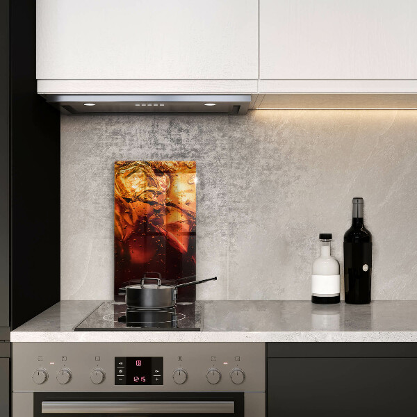 Skärbräda i glas Cola drink med is