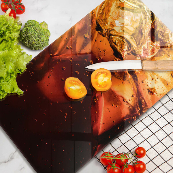 Skärbräda i glas Cola drink med is