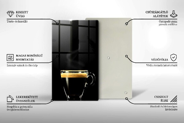 Skärbräda i glas Ett glas svart kaffe