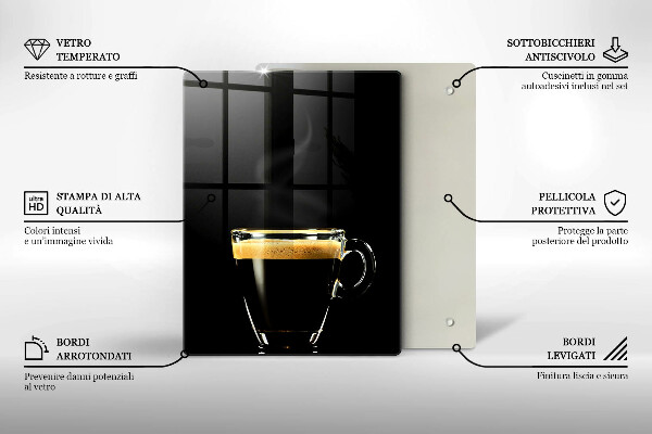 Skärbräda i glas Ett glas svart kaffe