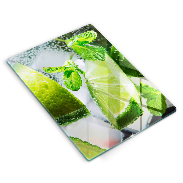 Skärbräda i glas Vatten med lime och is