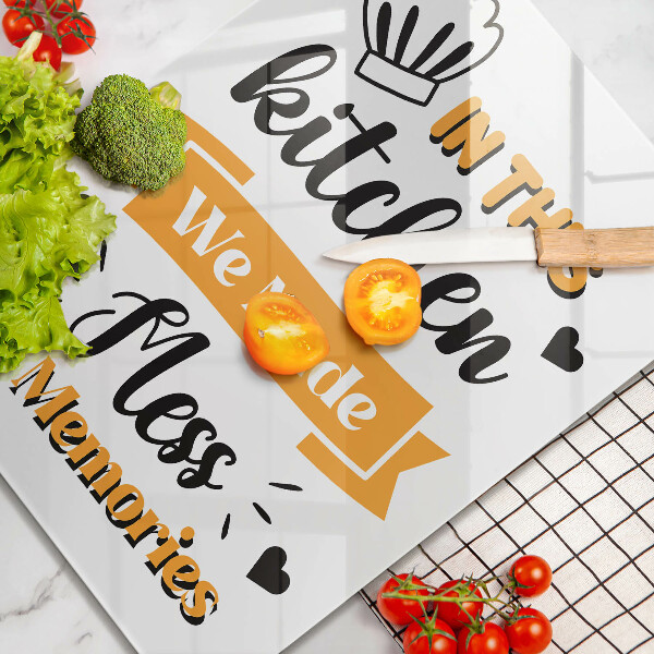 Skärbräda i glas I det här köket skapade vi oreda och minnen