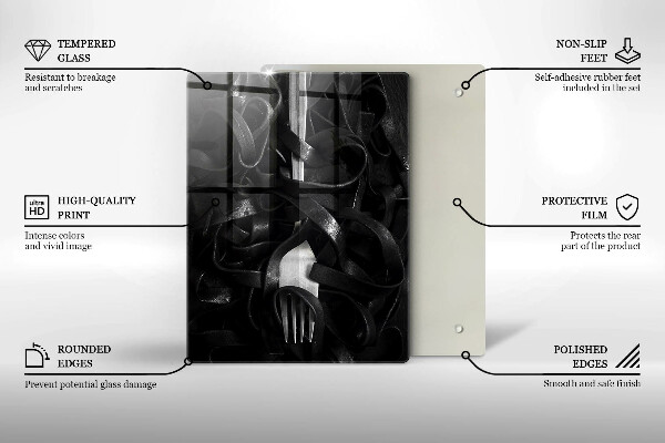 Skärbräda i glas Svart pasta och gaffel