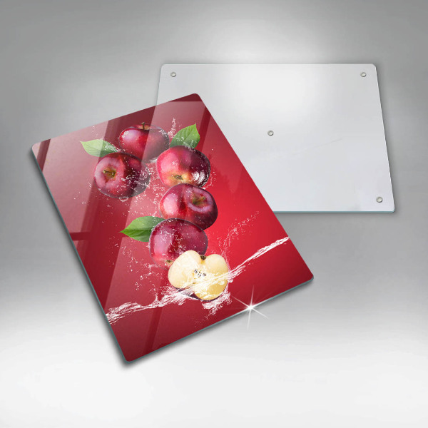 Skärbräda i glas Saftiga äpplen i vatten