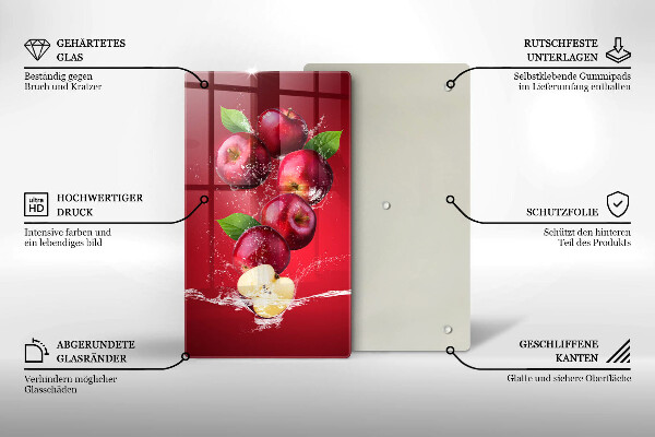 Skärbräda i glas Saftiga äpplen i vatten