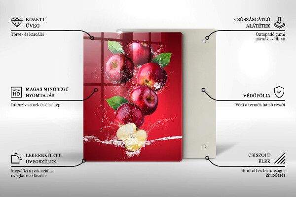 Skärbräda i glas Saftiga äpplen i vatten