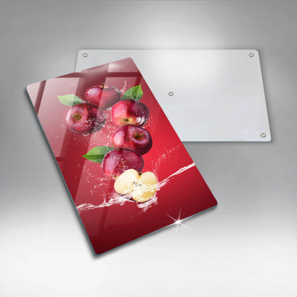 Skärbräda i glas Saftiga äpplen i vatten