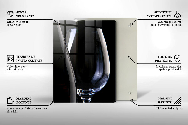 Skärbräda i glas Ett glas och en flaska