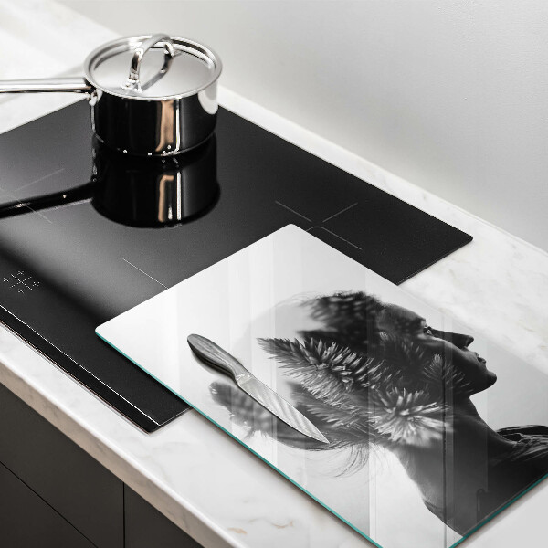 Skärbräda i glas Kvinnan och skogen