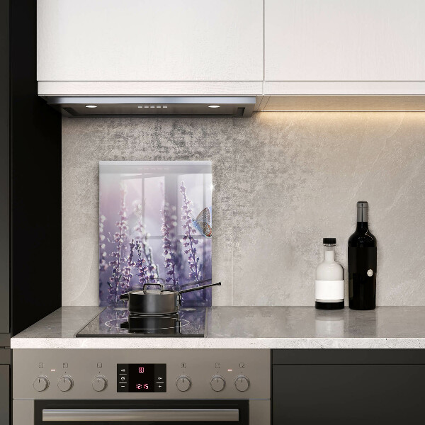 Skärbräda i glas Vildblommor och en fjäril