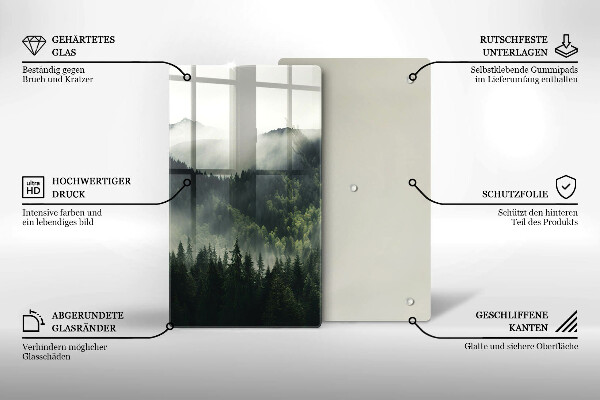 Skärbräda i glas Landskap av skog och dimma