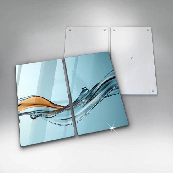 Skärbräda glas Vatten på en blå bakgrund