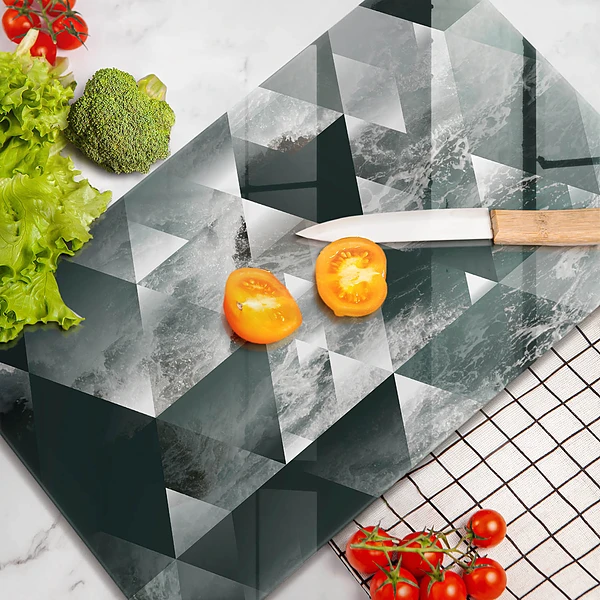 Glasskärbräda med motiv av trianglar och vatten