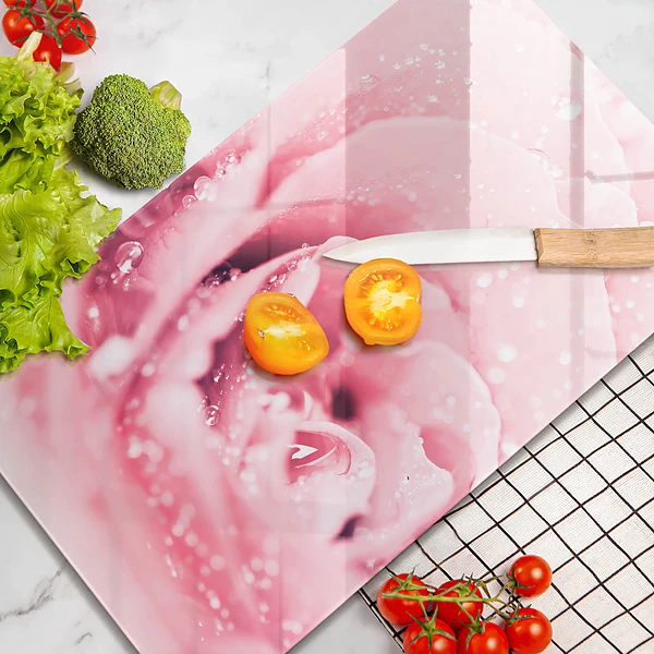 Glasskärbräda med motiv av daggdroppar och rosblomma