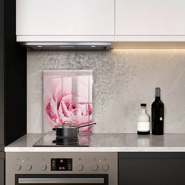 Glasskärbräda med motiv av daggdroppar och rosblomma