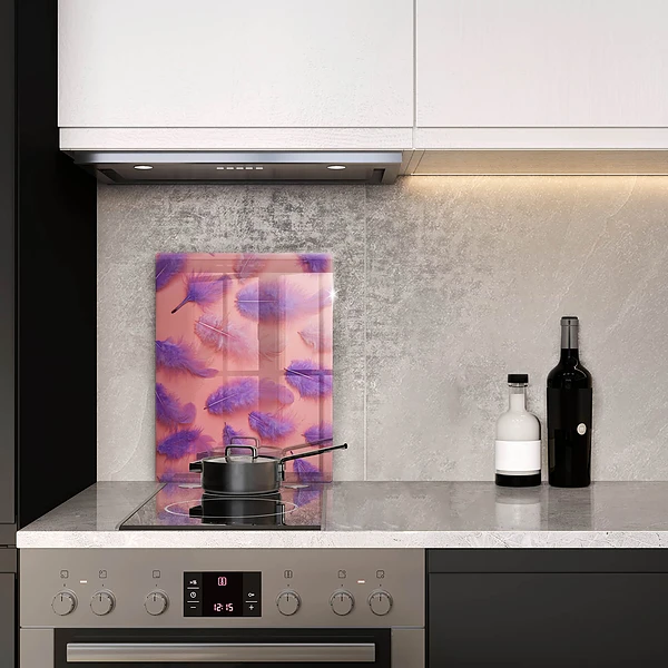 Glasskärbräda med motiv av fluffiga fjädrar