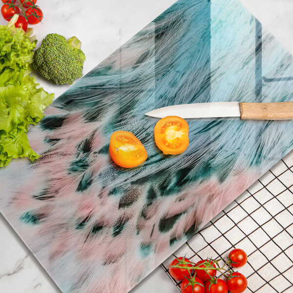 Glasskärbräda med motiv av boho-fågelfjädrar