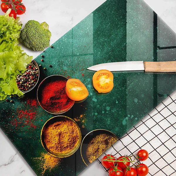 Glasskärbräda med motiv av orientaliska kryddor