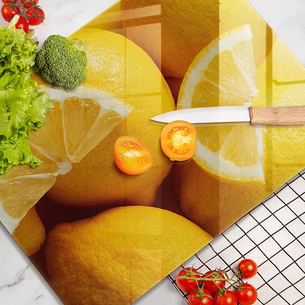 Glasskärbräda med motiv av saftiga citroner