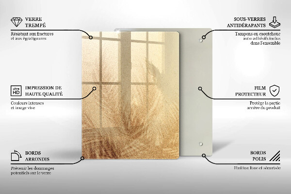 Glasskärbräda Nötter på en vit bakgrund