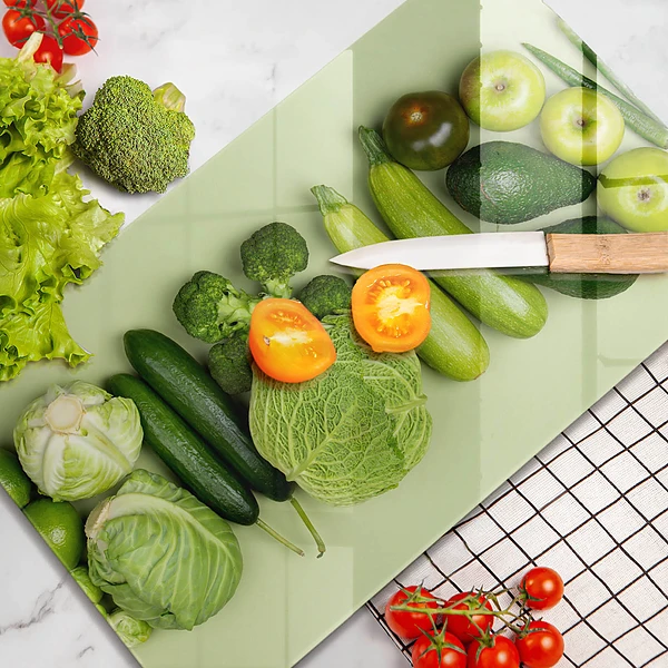 Glasskärbräda med motiv av gröna frukter och grönsaker