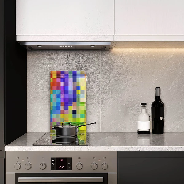 Glasskärbräda med motiv av färgade kvadrater och pixlar