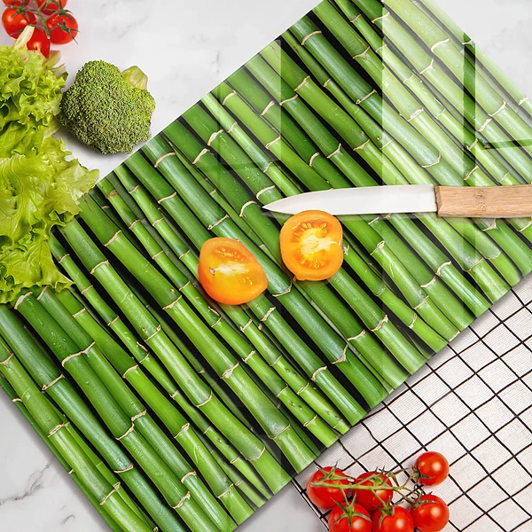 Skärbräda i glas med naturmotiv av bambu