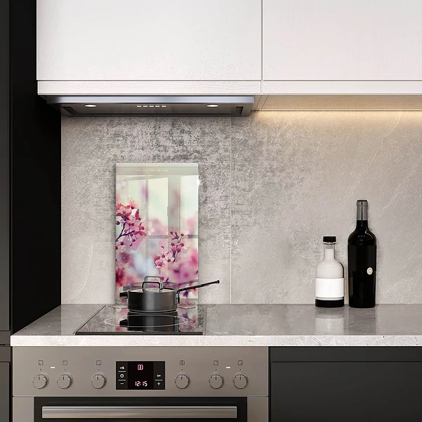 Glasskärbräda med motiv av vårrosa blommor