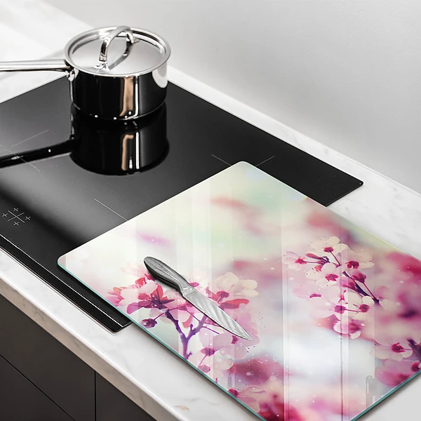 Glasskärbräda med motiv av vårrosa blommor