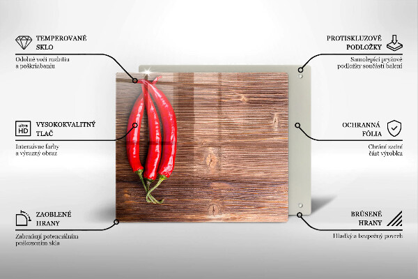 Skärbräda av glas Chilipeppar på trä