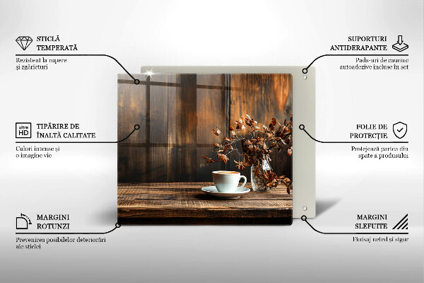 Skärbräda av glas En kopp kaffe och ved