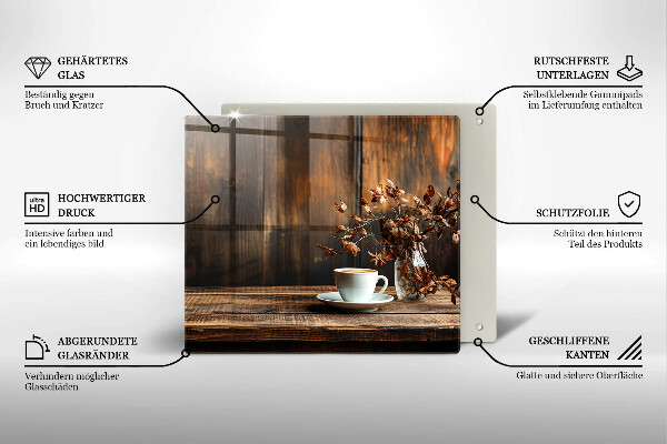 Skärbräda av glas En kopp kaffe och ved