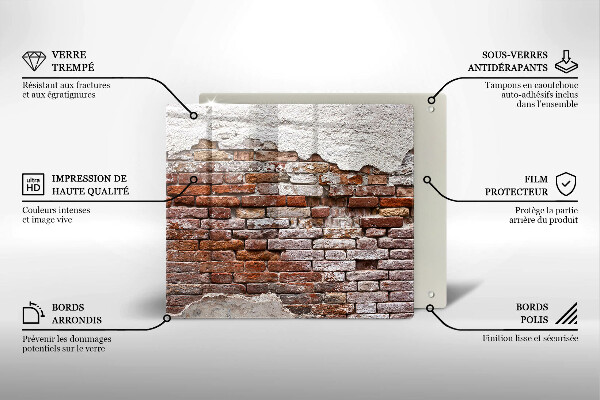 Skärbräda av glas Gammal tegel- och betongvägg