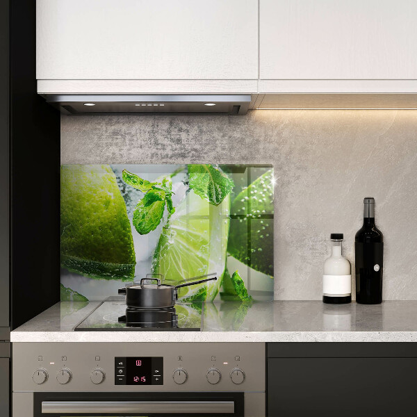 Skärbräda glas modern Vatten med lime och is