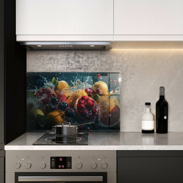 Skärbräda glas modern Frukt i vatten