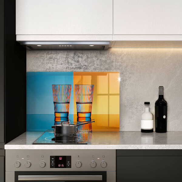 Skärbräda glas modern Två glas vatten