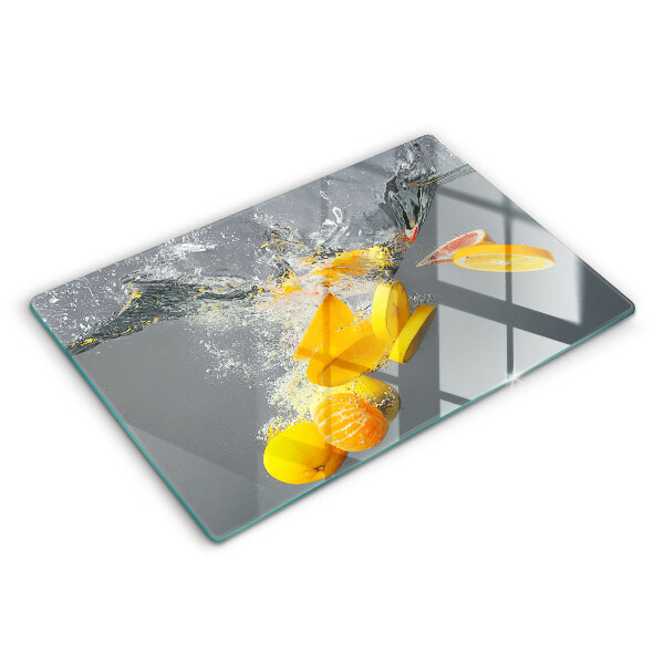 Skärbräda glas modern Citroner i vatten