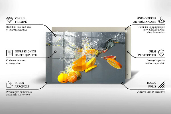 Skärbräda glas modern Citroner i vatten