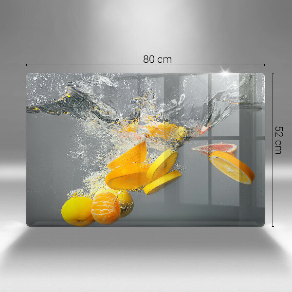 Skärbräda glas modern Citroner i vatten