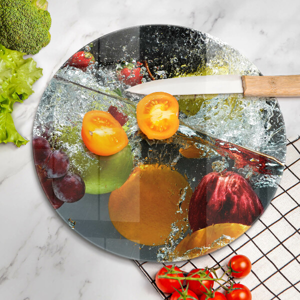 Skärbräda glas unik Saftig frukt i vatten