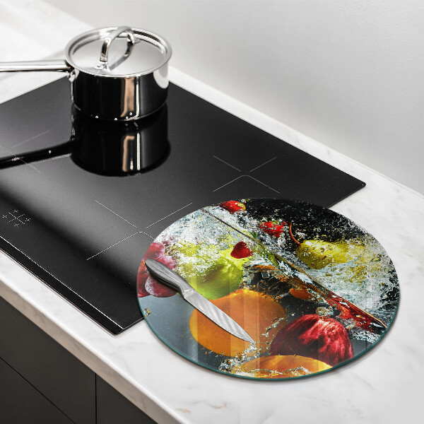 Skärbräda glas unik Saftig frukt i vatten