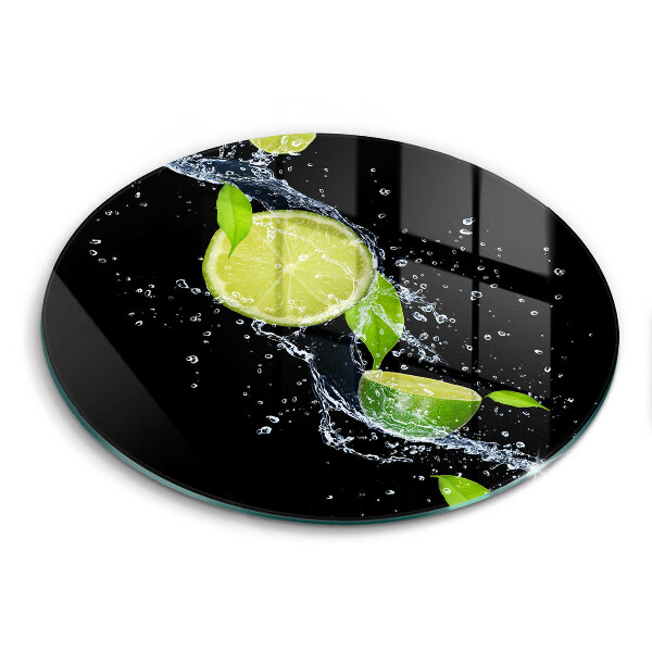 Skärbräda glas unik Saftiga limefrukter i vatten