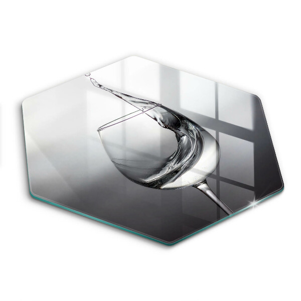 Skärbräda glas sexhörning Ett glas vatten