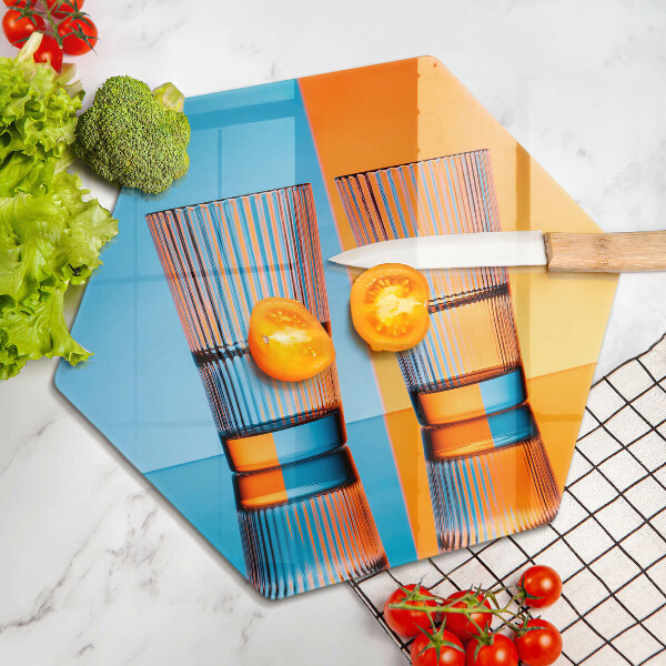 Skärbräda glas sexhörning Två glas vatten