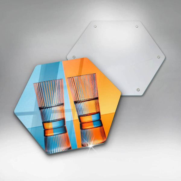 Skärbräda glas sexhörning Två glas vatten