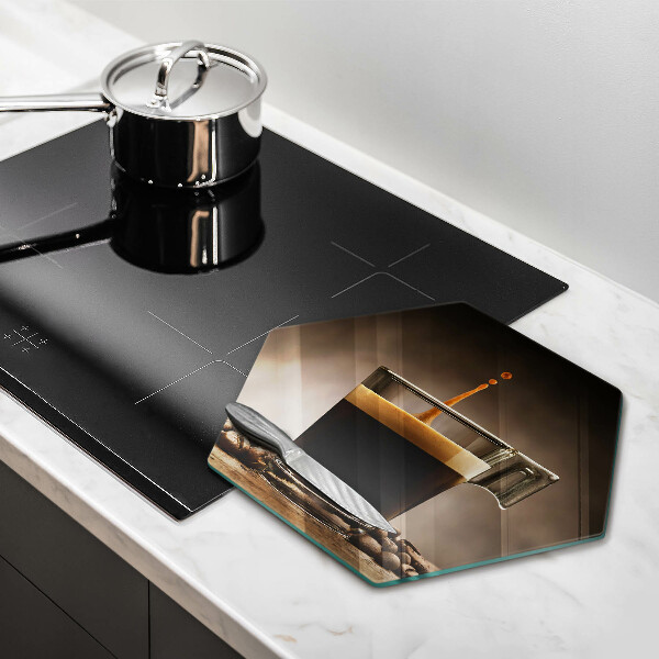 Skärbräda glas sexhörning Glas och kaffebönor