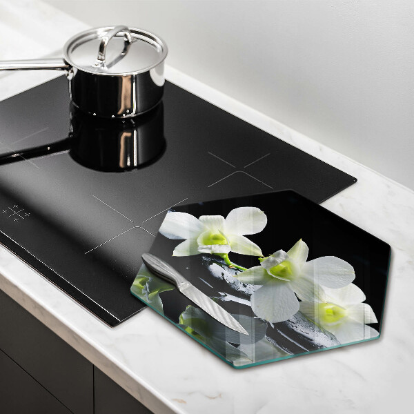 Skärbräda glas sexhörning Vita blommor i Zen vatten